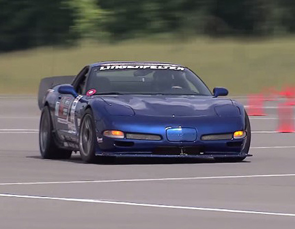 National-Corvette-Museum-Motorsports-Park-Corvette-720x340